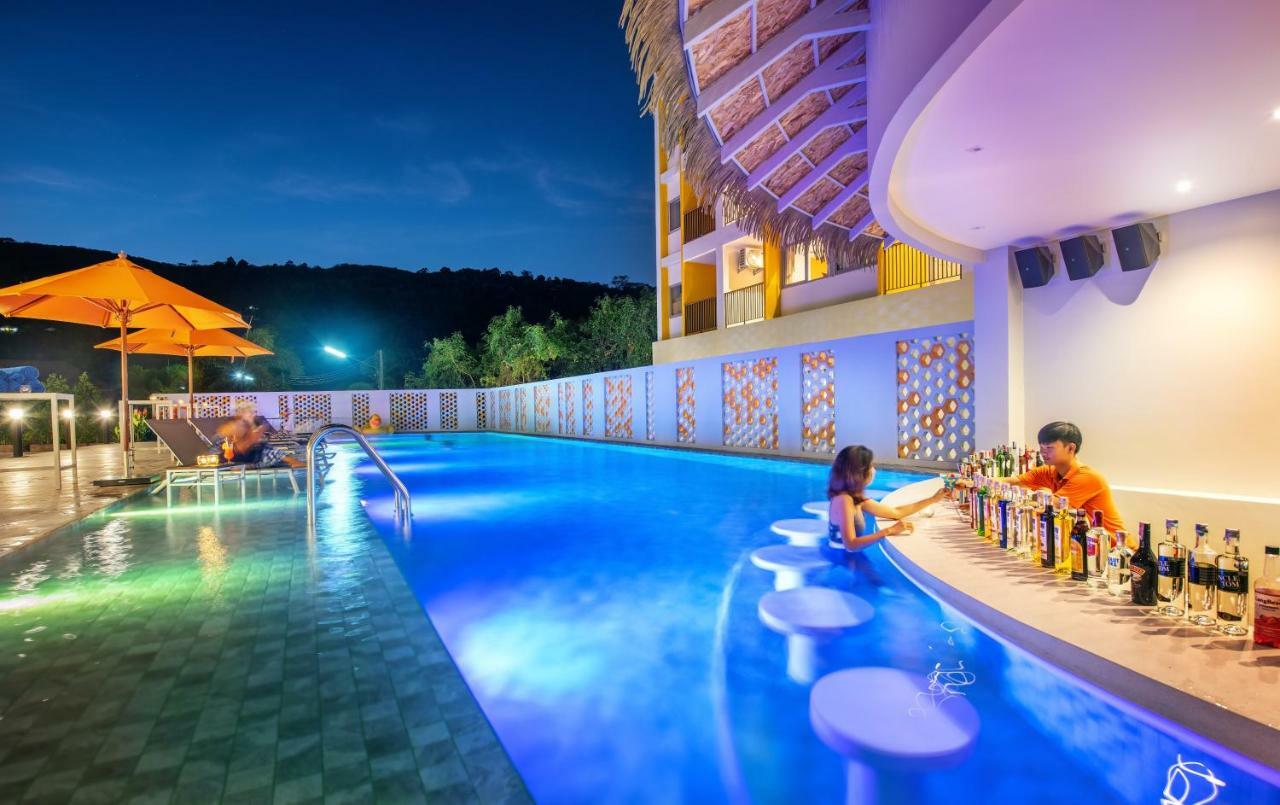 Beehive Boutique Hotel Phuket Exterior photo