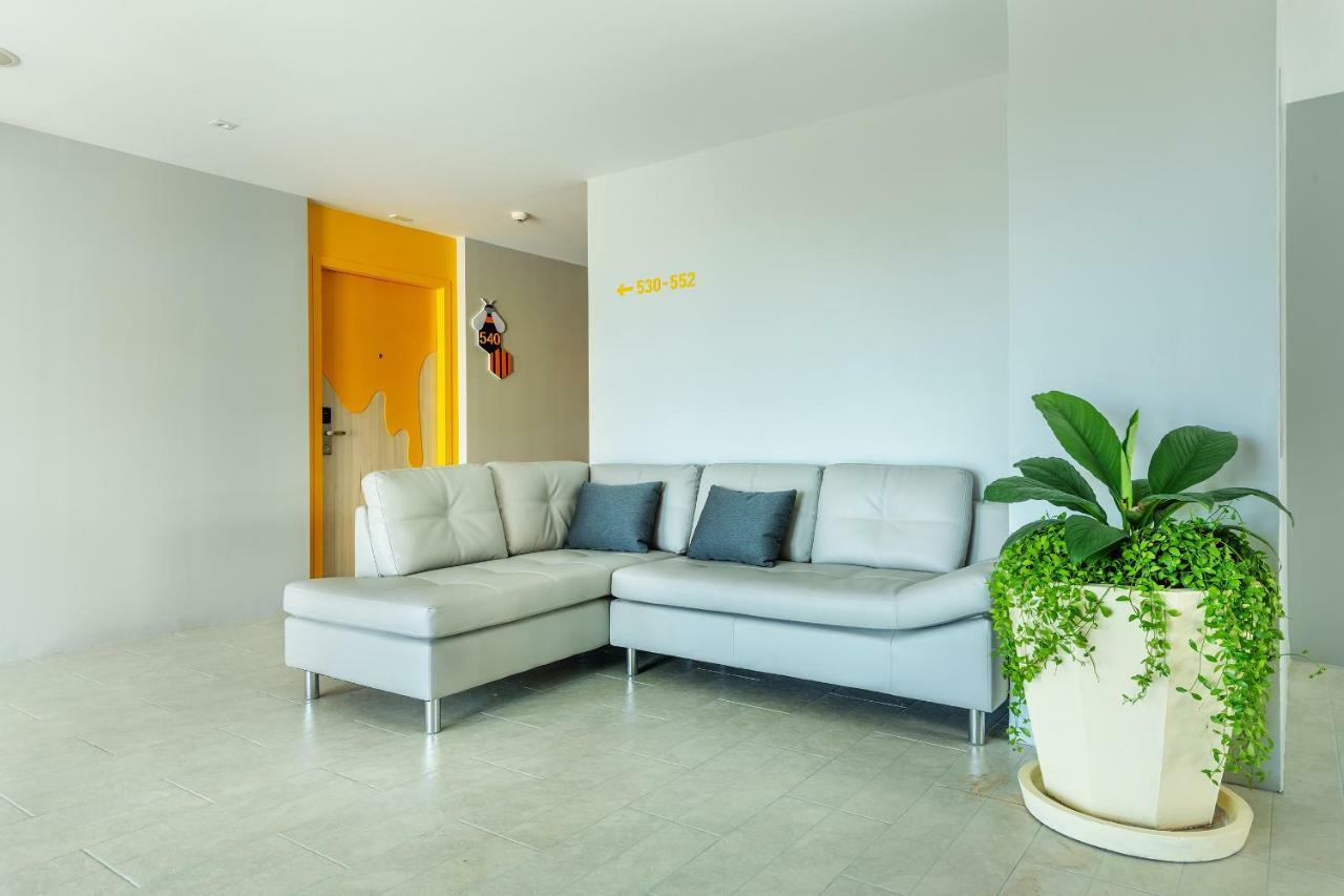 Beehive Boutique Hotel Phuket Exterior photo